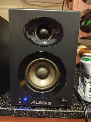 Altavoces Alesis Elevate 3