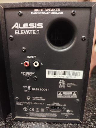 Altavoces Alesis Elevate 3