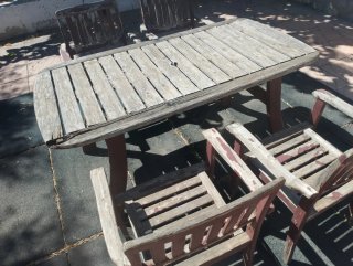 Conjunto mesa y sillas de jardín de madera