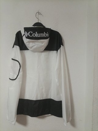 Cortavientos Columbia blanco y negro