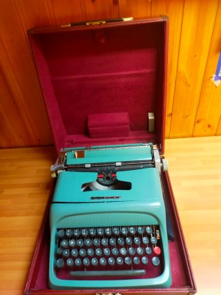 Máquina de escribir Olivetti Studio 44