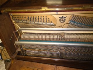 Prestigioso Piano antiguo Rivalta, Un regalo