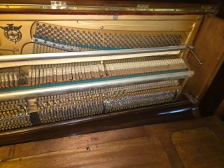 Prestigioso Piano antiguo Rivalta, Un regalo