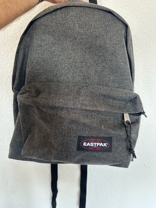 Mochila Eastpak Gris