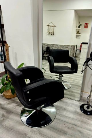 Se vende mobiliario de peluquería todo 2500€