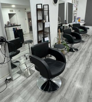 Se vende mobiliario de peluquería todo 2500€