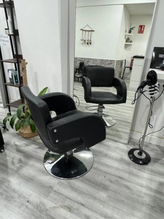 Se vende mobiliario de peluquería todo 2500€