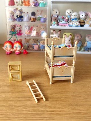 Litera y Mesita Sylvanian Families