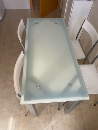 Mesa de cocina cristal y metal con 4 sillas