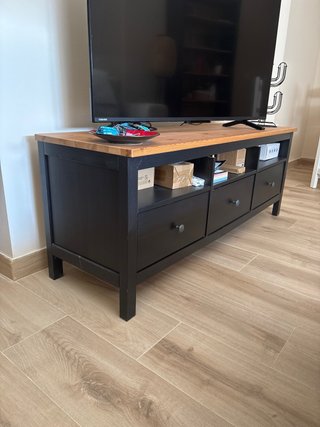 Mueble TV negro y madera, mesa centro, estanteria