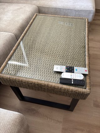 Mueble TV negro y madera, mesa centro, estanteria