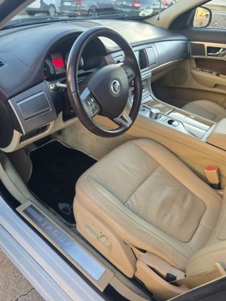 Jaguar xf s 2010