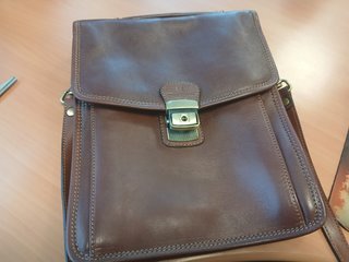 Bolso de Piel Marrón Hexagona
