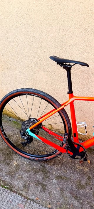 Bicicleta Gravel Naranja .