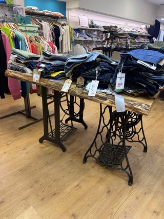 Mesa Artesanal de Madera y Metal