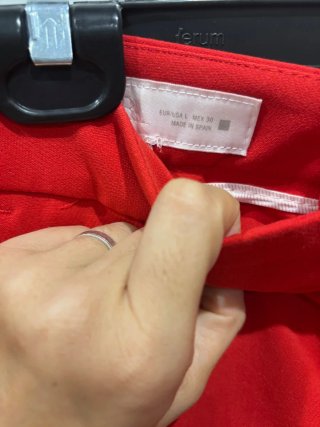 Traje Zara Chaleco con Cinturón y Pantalón Rojo