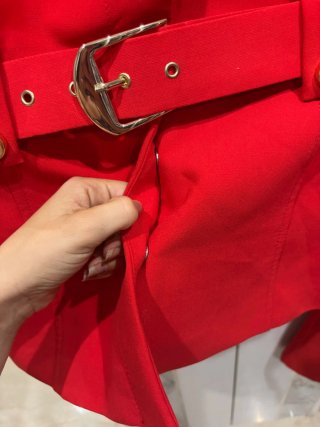 Traje Zara Chaleco con Cinturón y Pantalón Rojo
