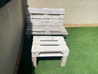 Sofá y mesa de palets de madera