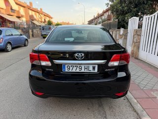 Toyota Avensis 2012