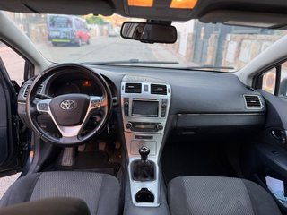 Toyota Avensis 2012