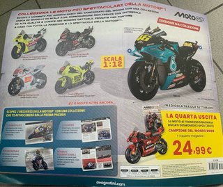Modellino Moto Yamaha YZR-M1 Valentino Rossi 1:12