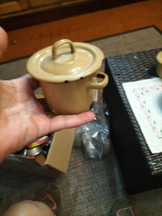 Juego 2 ollas y tetera metálicas