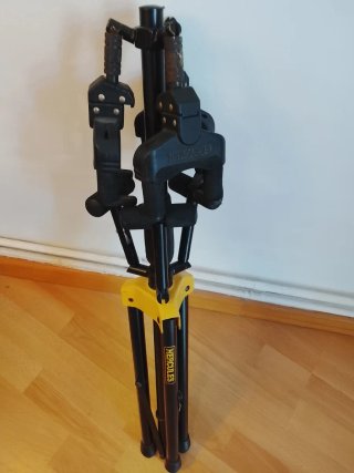 Soporte HERCULES  para 3 instrumentos