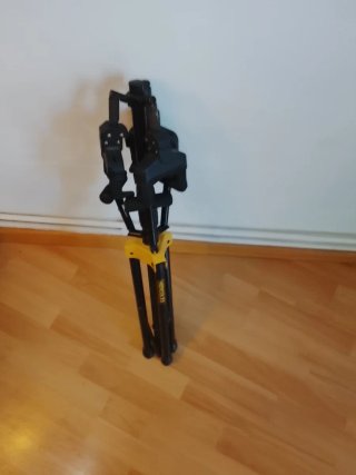 Soporte HERCULES  para 3 instrumentos