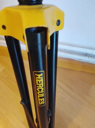 Soporte HERCULES  para 3 instrumentos