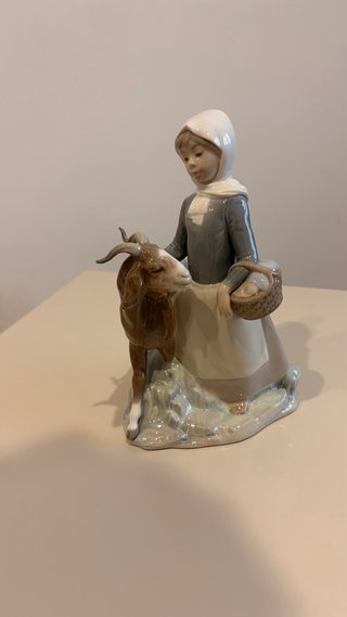Figura Lladró Niña con Cabra