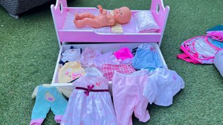 Cuna de madera para muñeca + Ropita + muñeca