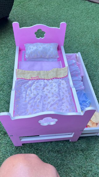 Cuna de madera para muñeca + Ropita + muñeca