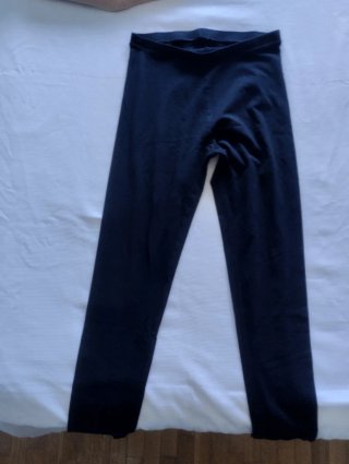 Tres pantalones deportivos negros