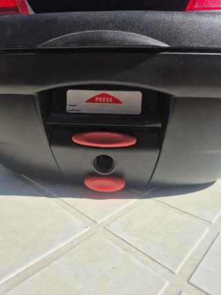 BAUL PARA MOTO GIVI, SIN CERRADURA.