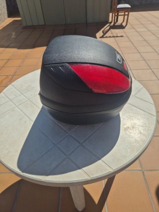 BAUL PARA MOTO GIVI, SIN CERRADURA.