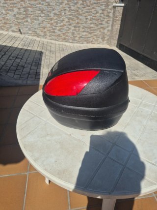 BAUL PARA MOTO GIVI, SIN CERRADURA.