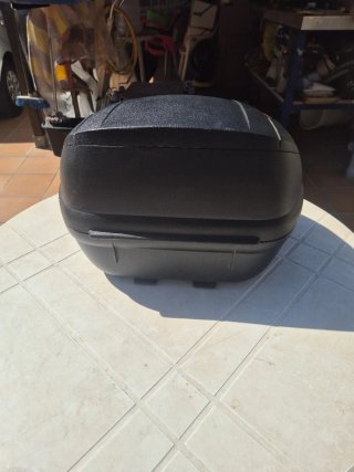 BAUL PARA MOTO GIVI, SIN CERRADURA.