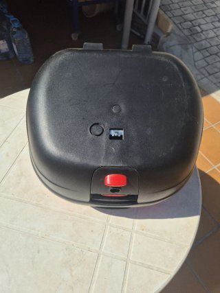 BAUL PARA MOTO GIVI, SIN CERRADURA.
