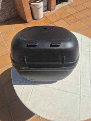 BAUL PARA MOTO GIVI, SIN CERRADURA.