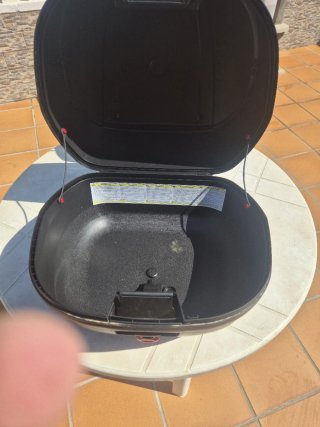 BAUL PARA MOTO GIVI, SIN CERRADURA.