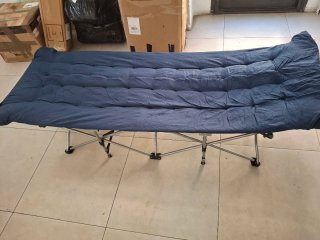 Cama de camping azul
