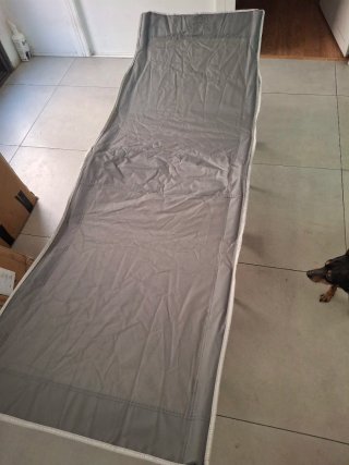 Cama de camping azul