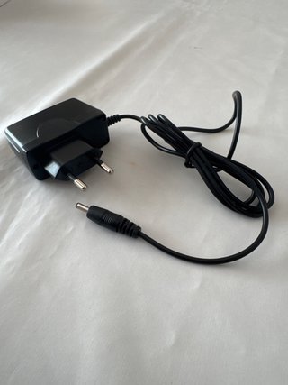 Cargador con Conector de Punta Redonda