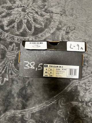 Caja de Zapatillas adidas Negra