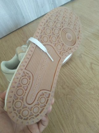 Zapatillas Adidas Blancas y Beige