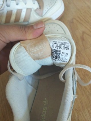Zapatillas Adidas Blancas y Beige