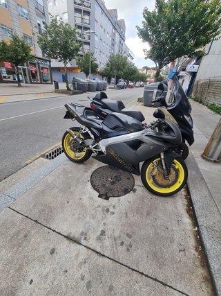 Cagiva Mito 125 Negra y Amarilla