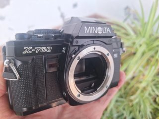 Minolta X-700 con objetivo