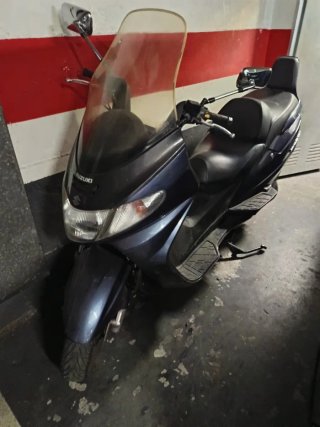 Suzuki 250 Maxi Scooter
