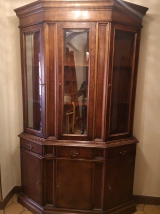 Vitrina de Madera Clásica